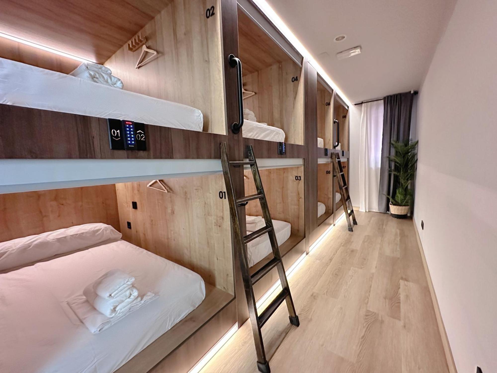 The Pod Suite Hostel Blasco バレンシア エクステリア 写真