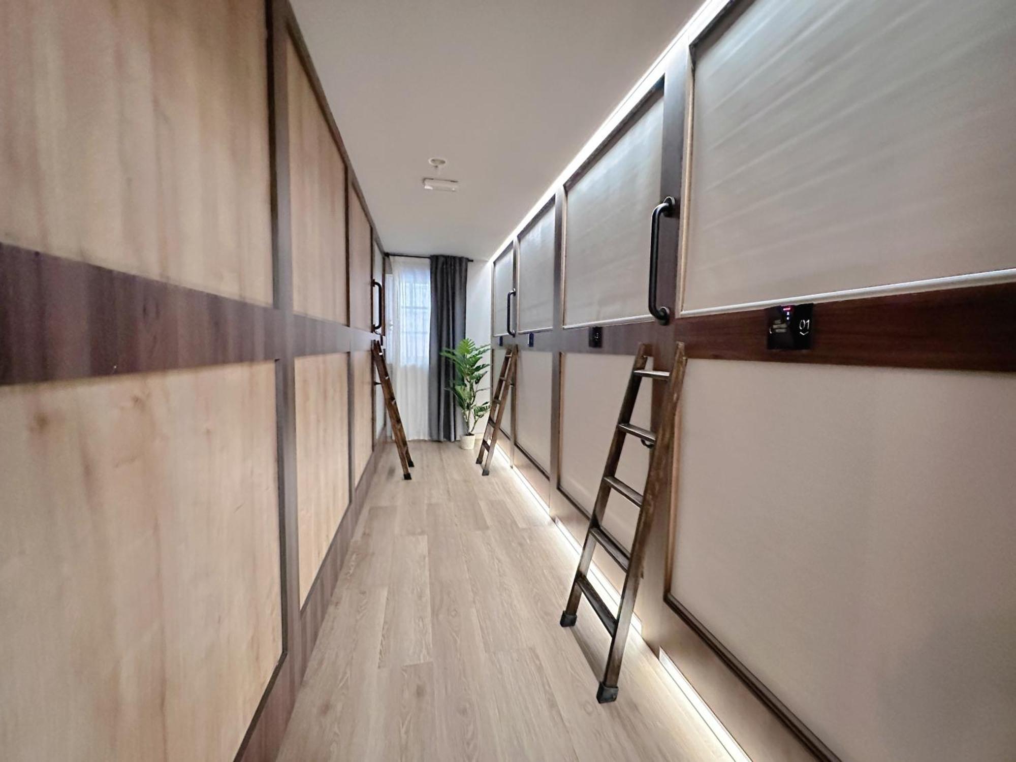 The Pod Suite Hostel Blasco バレンシア エクステリア 写真